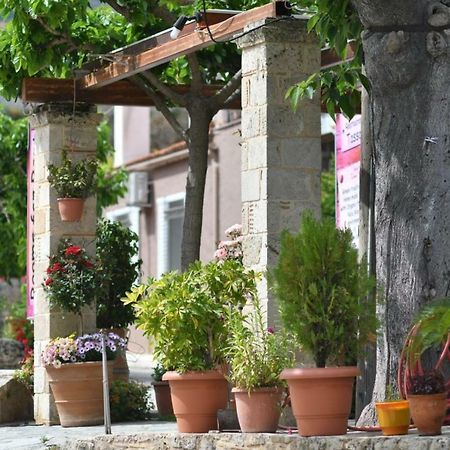 Tassos Rooms Corinth Exterior photo