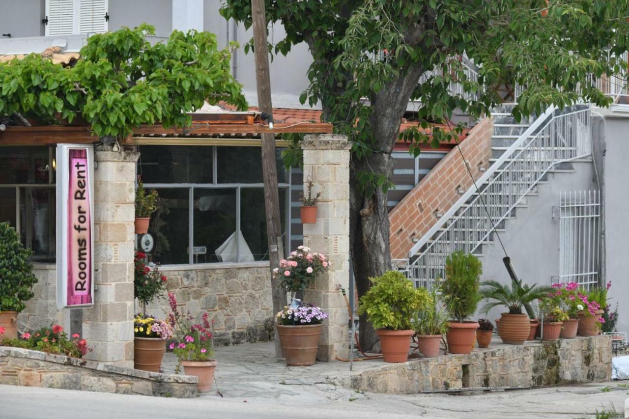 Tassos Rooms Corinth Exterior photo