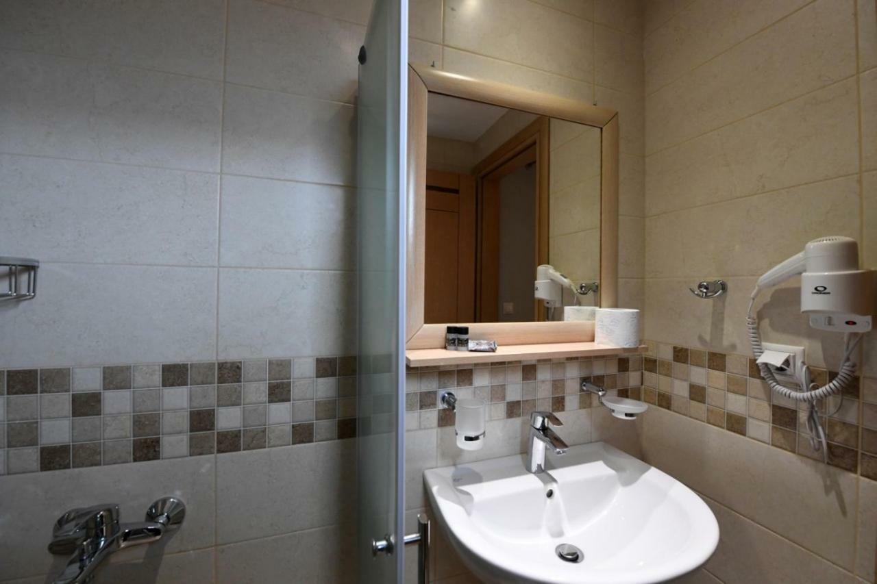 Tassos Rooms Corinth Exterior photo