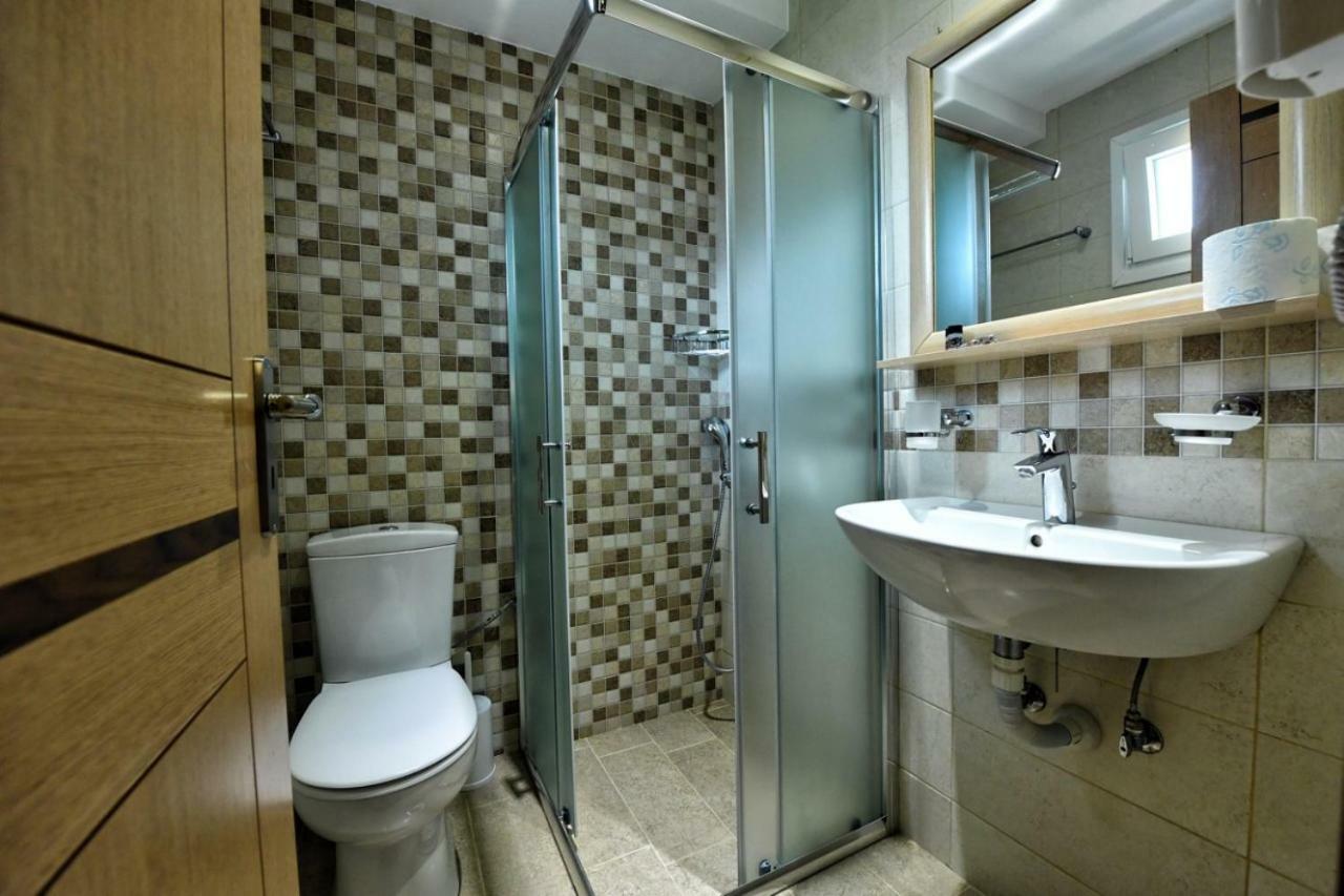 Tassos Rooms Corinth Exterior photo